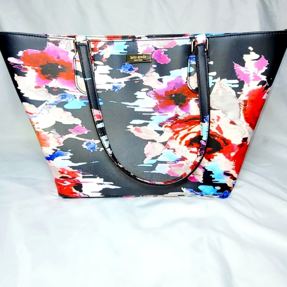 ❗FLASH SALE 3/11❗ LIKE NEW 💙Kate Spade Laurel Way Tote Wallet Set💙 - Picture 6 of 10